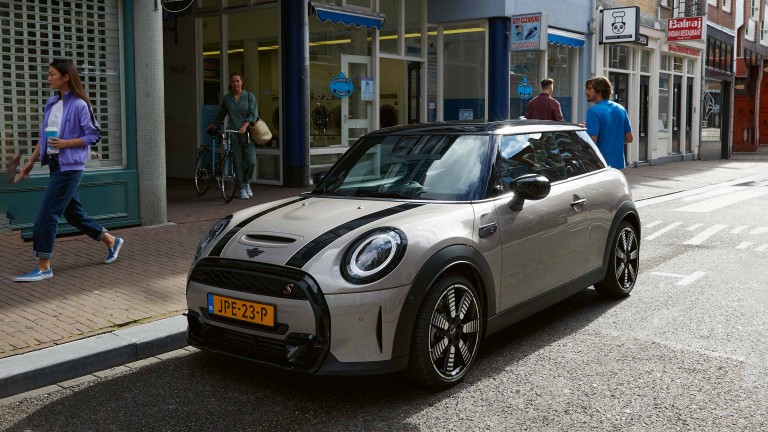 THE MINI 3-DOOR