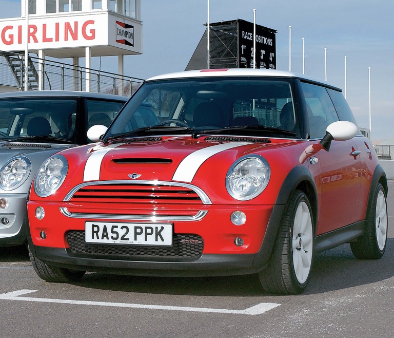 MINI Cooper S – John Cooper Works MINI Cooper 